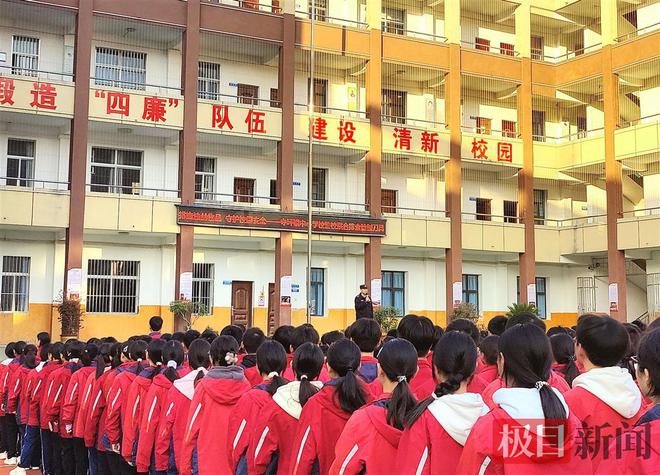 襄陽(yáng)?？邓缕海喊踩逃M(jìn)校園守護(hù)成長(zhǎng)筑防線(xiàn)