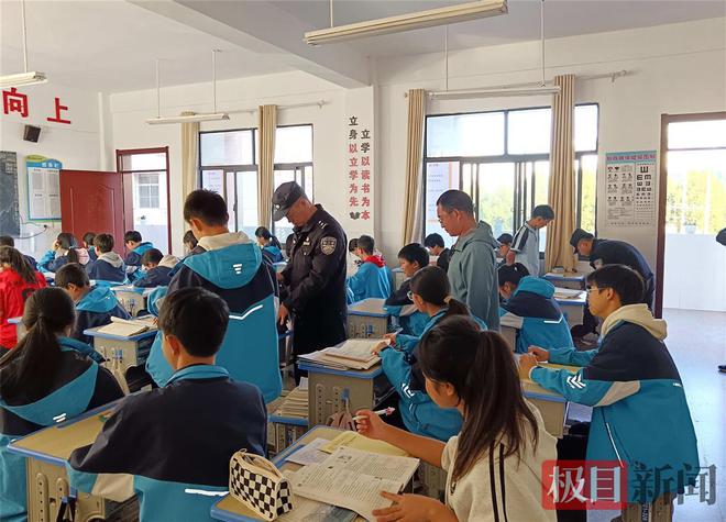 襄陽?？邓缕海喊踩逃M校園守護成長筑防線(圖2)