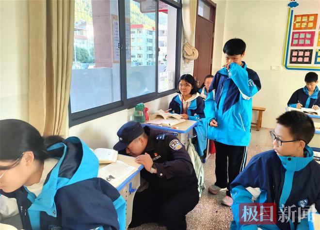 襄陽?？邓缕海喊踩逃M校園守護成長筑防線(圖3)