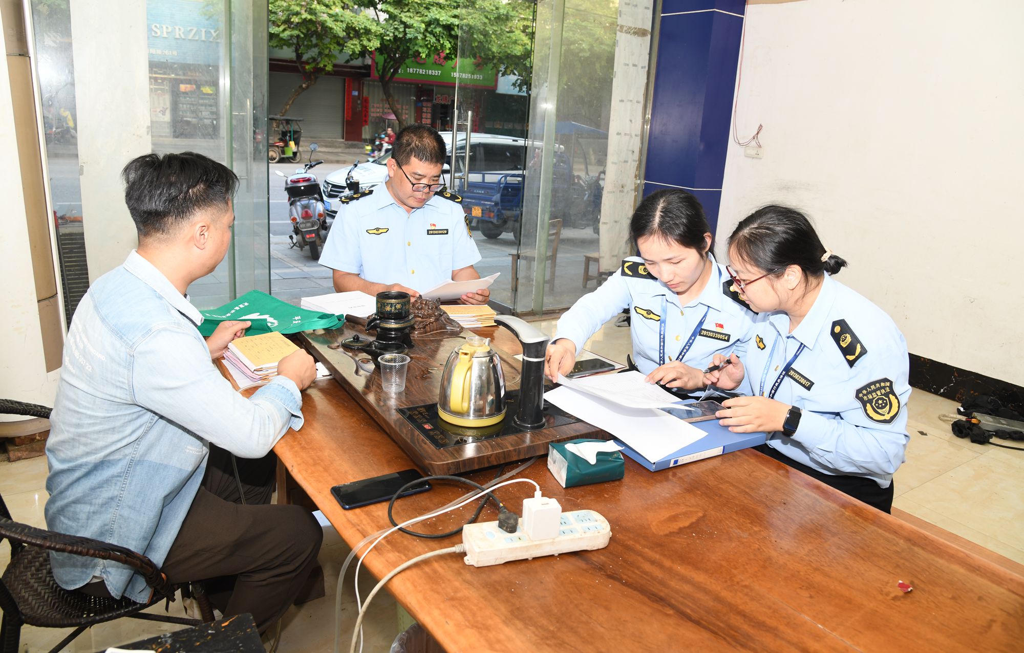 廣西來賓市武宣縣市場(chǎng)監(jiān)管局開展雙隨機(jī)和“互聯(lián)網(wǎng)+”監(jiān)管有成效(圖2)