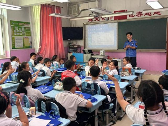 九游體育：北京朝外街道綜合行政執(zhí)法隊攜手燃氣公司為小學生上燃氣安全課