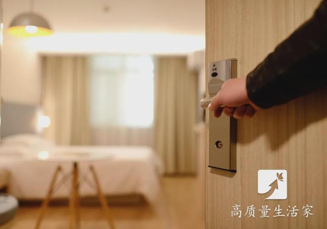 入住酒店拿到房卡后為什么要第一時(shí)間扔掉房卡套？